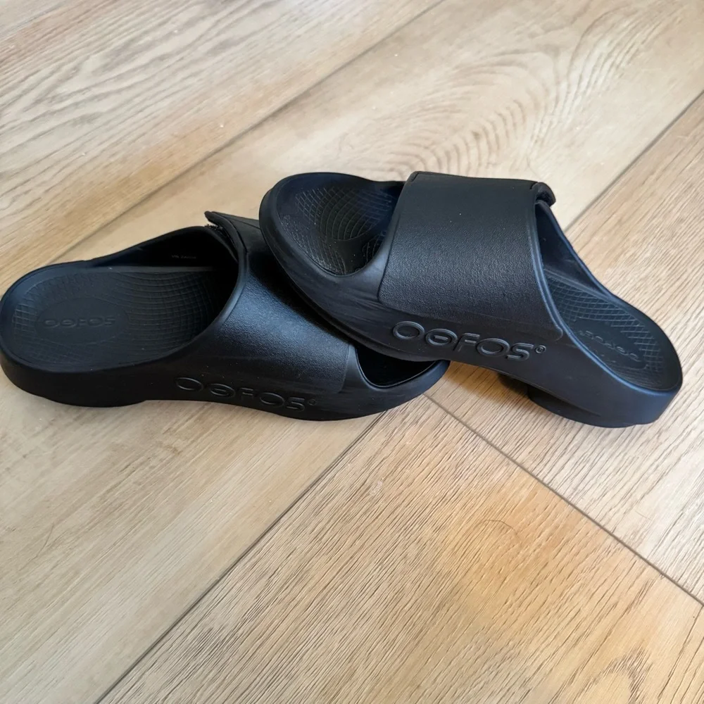 OOFOS OOahh Sport Flex Unisex Matt Black Recovery Slides Size: M: 5 W: 7 NWOT